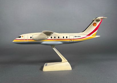 Deux maquettes en plastique 328JET et Bombardier...