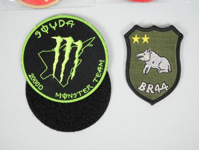 Set of 6 military patches with Velcro fasteners:
-...