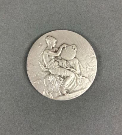 Médaille en bronze argenté représentant une...