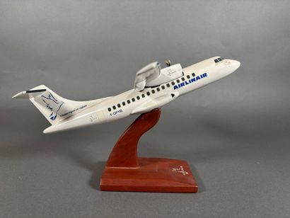 Maquette aux couleurs d'Airlinair ATR 42-500....