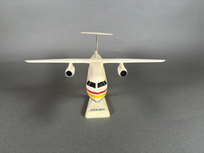 Deux maquettes en plastique 328JET et Bombardier...