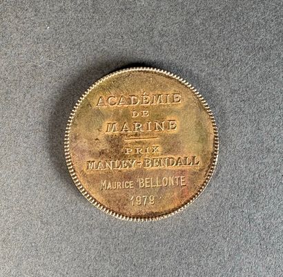Médaille en vermeil représentant un navire...