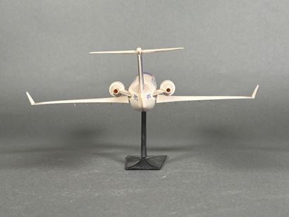 Deux maquettes en plastique 328JET et Bombardier...
