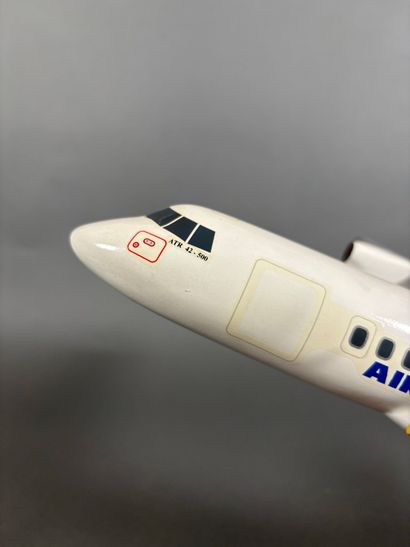 Maquette aux couleurs d'Airlinair ATR 42-500....