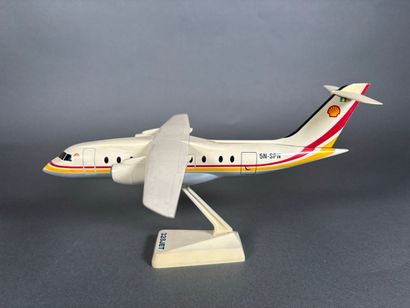 Deux maquettes en plastique 328JET et Bombardier...