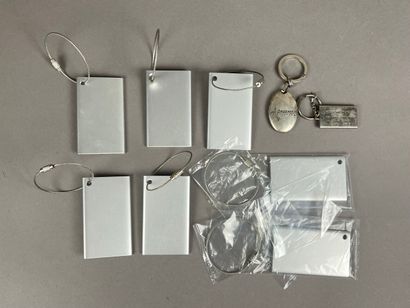 Set of 7 aluminum luggage tags featuring...