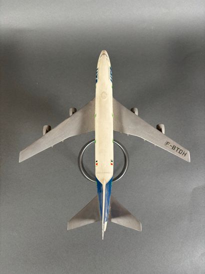 Boeing 747, maquette en plastique aux couleurs...