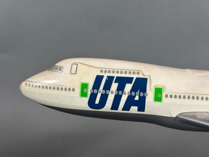 Boeing 747, maquette en plastique aux couleurs...