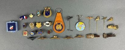 Réunion de pin's, épinglettes, pinces, broches,...