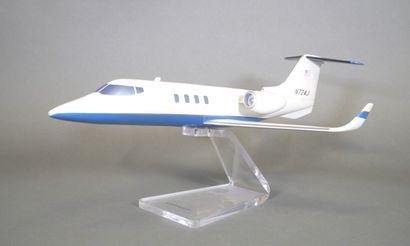 LEARJET Bombardier. Maquette de Jet à deux...
