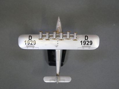 Quatre avions miniatures : Dornier Do-X en...
