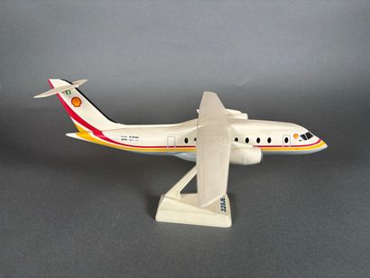 Deux maquettes en plastique 328JET et Bombardier...