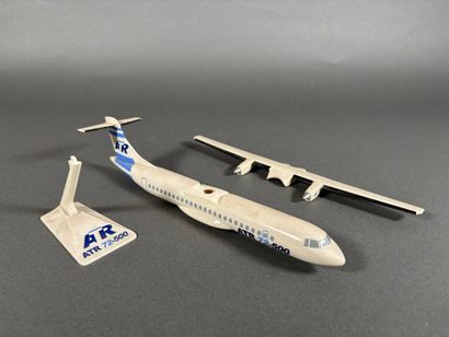 Modèle en résine ATR 72-500 aux couleurs...