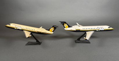 Deux maquettes Canadair Regional JET en plastique...