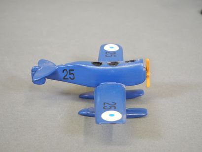 Quatre avions miniatures : Dornier Do-X en...
