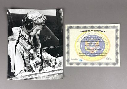 George H.W Bush en pilote de l'US Navy, 1944
Tirage...