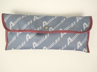 AIR FRANCE
Set of two pouches and a toiletries...