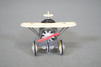 Quatre avions miniatures : Dornier Do-X en...