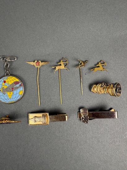 Réunion de pin's, épinglettes, pinces, broches,...