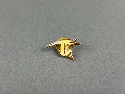 Réunion de 4 pin's de l'amicale Hispano-Suiza....