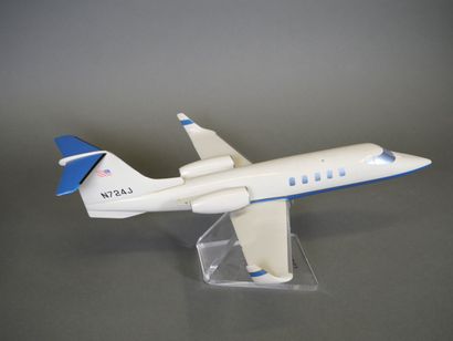 LEARJET Bombardier. Maquette de Jet à deux...