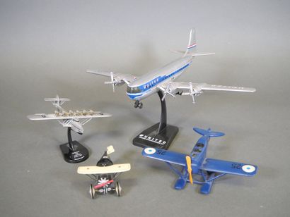 Quatre avions miniatures : Dornier Do-X en...