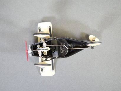 Quatre avions miniatures : Dornier Do-X en...