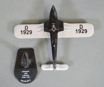 Quatre avions miniatures : Dornier Do-X en...