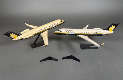 Deux maquettes Canadair Regional JET en plastique...