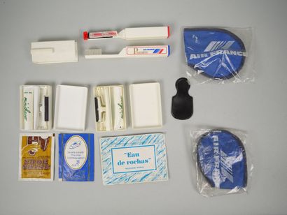 AIR FRANCE
Set of two pouches and a toiletries...