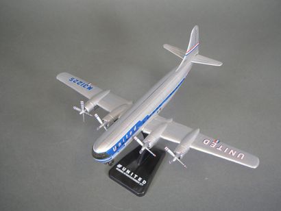 Quatre avions miniatures : Dornier Do-X en...