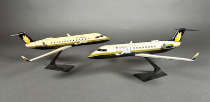 Deux maquettes Canadair Regional JET en plastique...