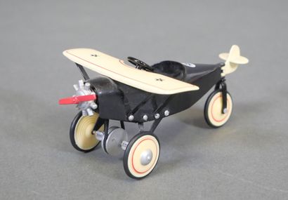 Quatre avions miniatures : Dornier Do-X en...