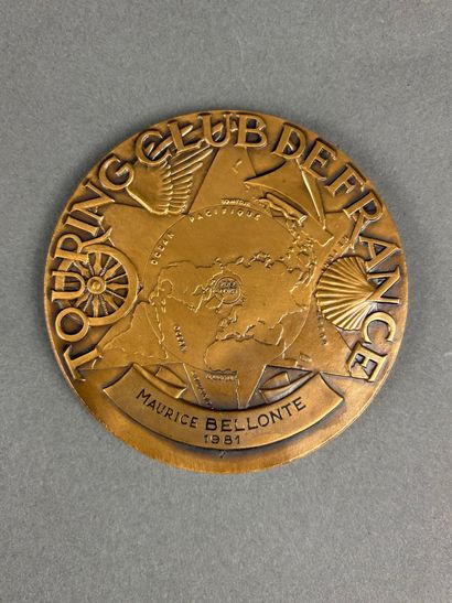 Médaille en bronze patiné du Tourning club...