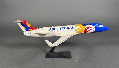 Deux maquettes en plastique 328JET et Bombardier...