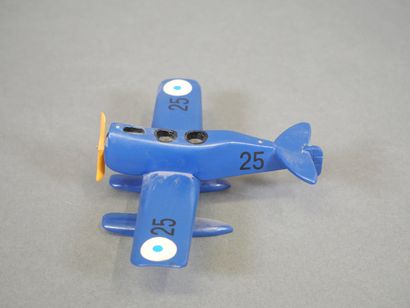 Quatre avions miniatures : Dornier Do-X en...