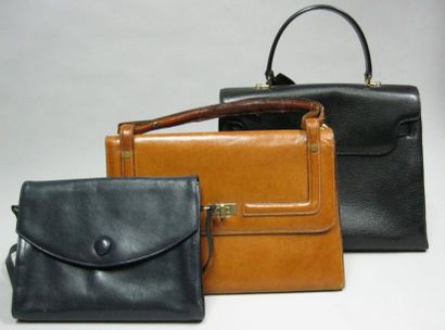 LANCEL
Ensemble de deux 2 sacs en cuir: l'un...