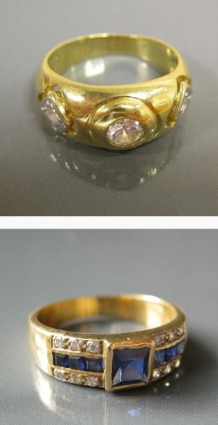 Lot de deux bagues en or jaune 18K, serties...