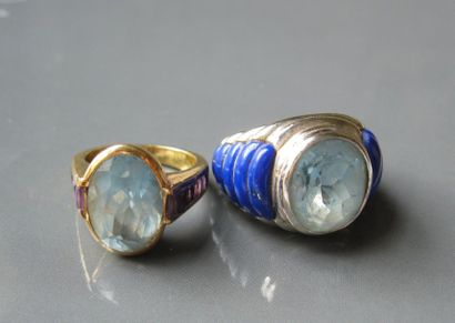 Lot comprenant un collier de perles fausses...