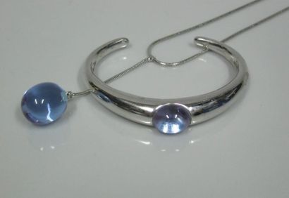 BACCARAT
1/ Pendentif en argent orné d'une...