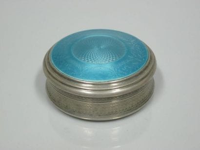 Boîte ronde en argent guilloché, couvercle...