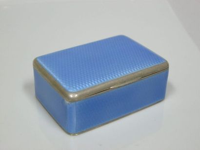 Boîte rectangulaire en argent à décor émaillé...