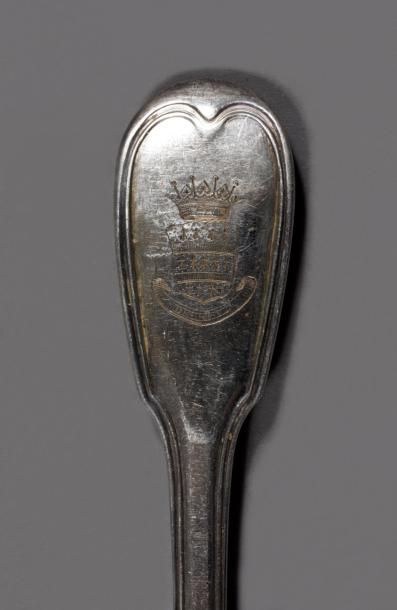 Ménagère en argent, Modèle filet orné d'armoirie...