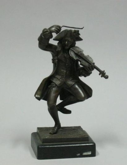 ANONYME
Violoniste dansant. Bronze. H: 17...