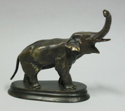 ANONYME
Eléphant trompe levée Bronze. H:...