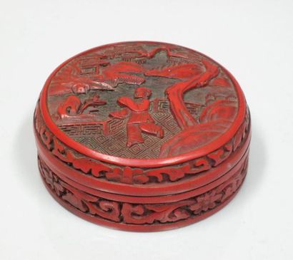 CHINE
Boîte ronde en laque rouge à décor...