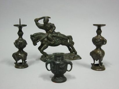 ASIE
Brûle-parfum en bronze, - Petit vase...