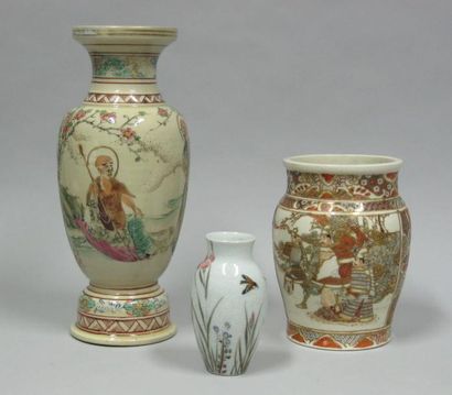 JAPON
Trois vases japonais (dont 2 Satsuma...