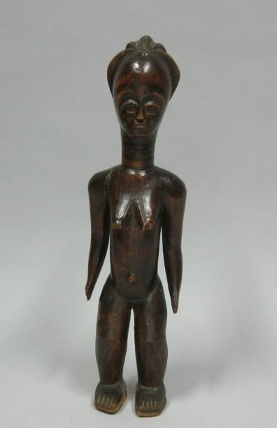 AFRIQUE
Femme nue en bois sculpté. H: 35...