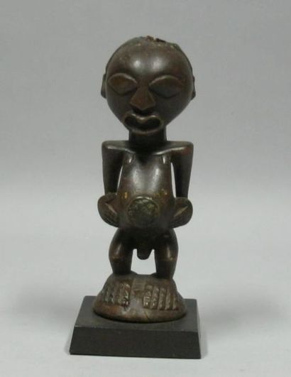 Afrique*
Figure masculine en bois sculpté....